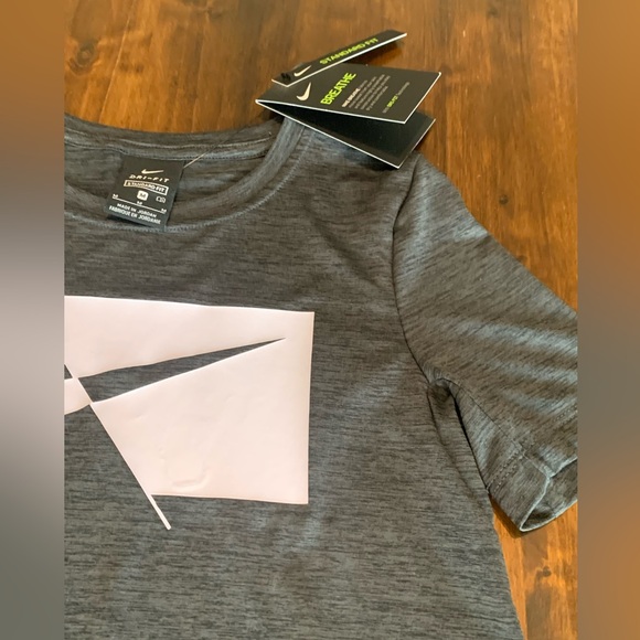 ✔️Nike Dri Fit Tee Size (M) NWT✨ - Picture 4 of 11